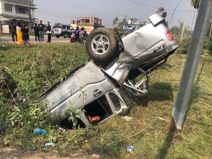 १९७४ एडी ब्यान्डका सदस्य सवार गाडी झापामा दुर्घटना