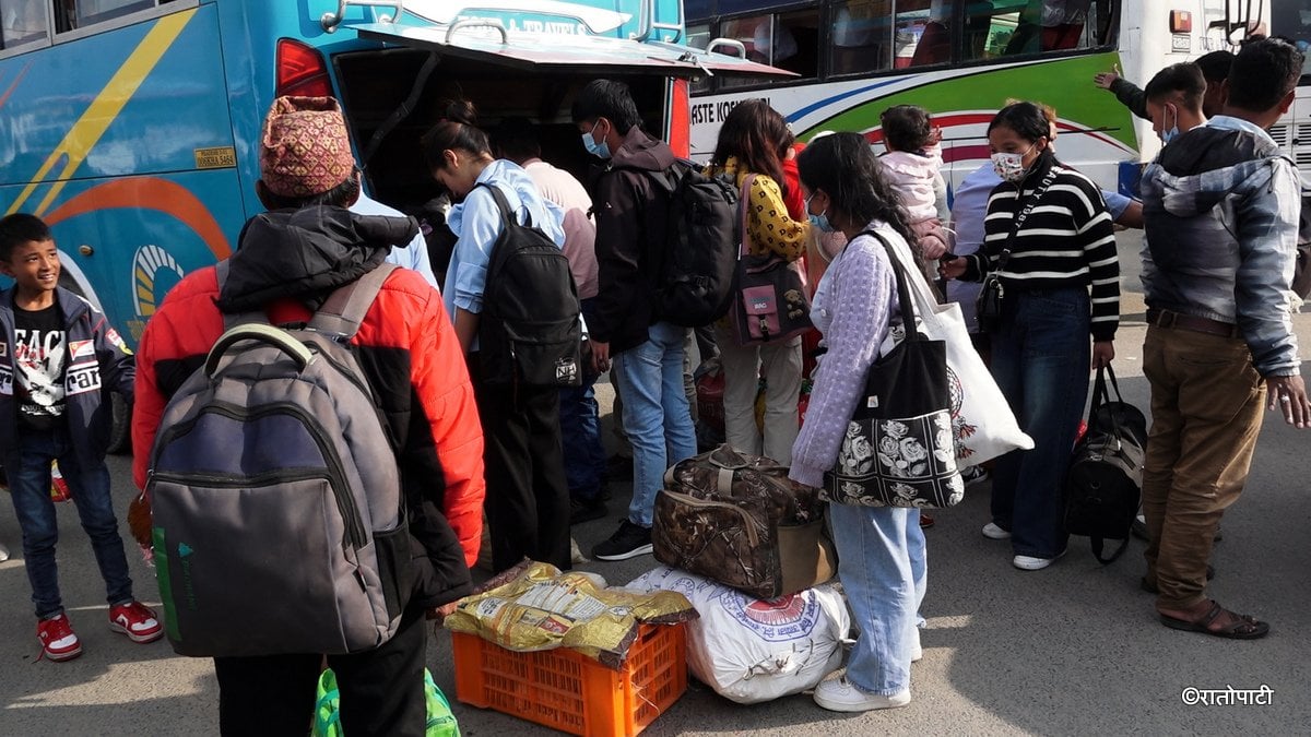 गाउँ गएकाहरू फर्किन थाले, कोटेश्वरमा देखियो भिडभाड