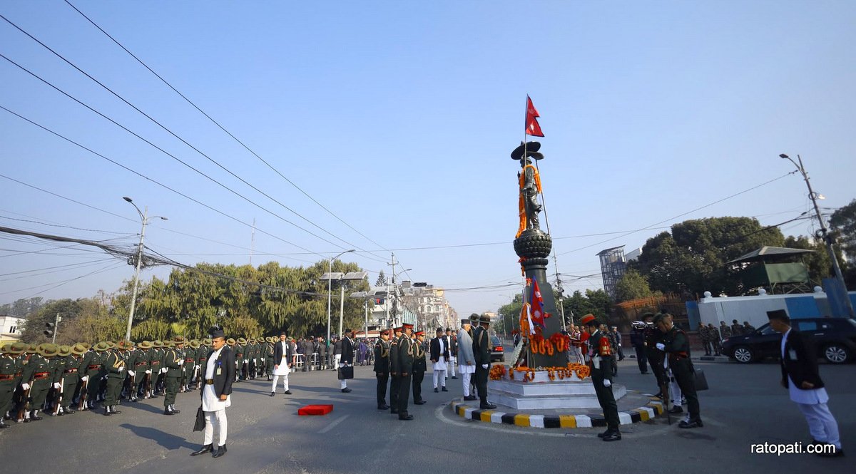 राष्ट्रिय एकता दिवसको अवसरमा राष्ट्रपतिद्वारा पृथ्वीनारायण शाहको सालिकमा माल्यार्पण (तस्बिरहरू)