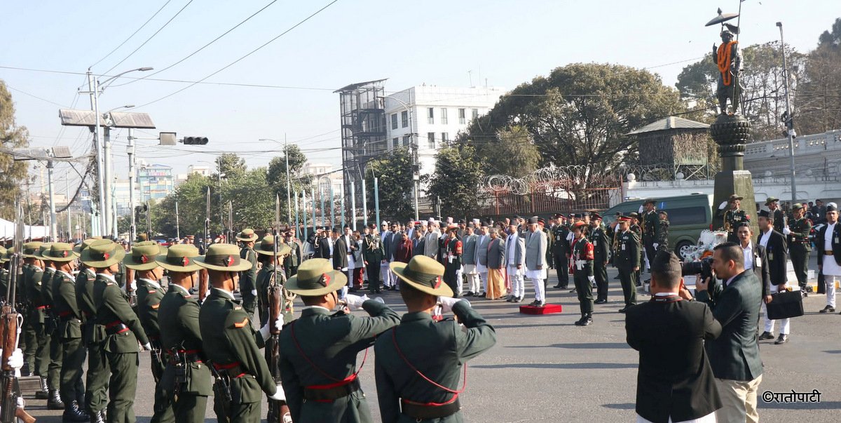   राष्ट्रपतिद्वारा पृथ्वीनारायण शाहको सालिकमा माल्यार्पण (तस्बिरहरू)