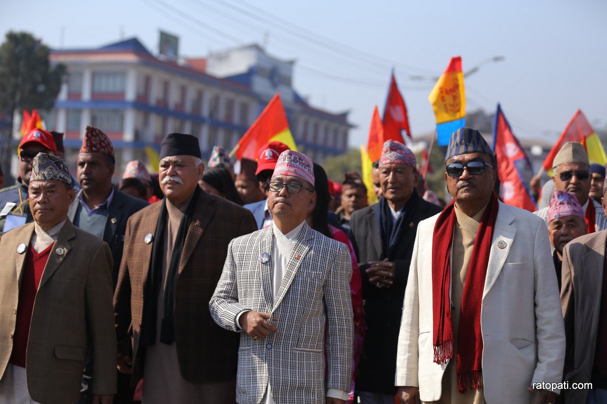 राप्रपा नेता कार्यकर्ताद्वारा पृथ्वीनारायण शाहको सालिकमा माल्यार्पण (तस्बिरहरू)