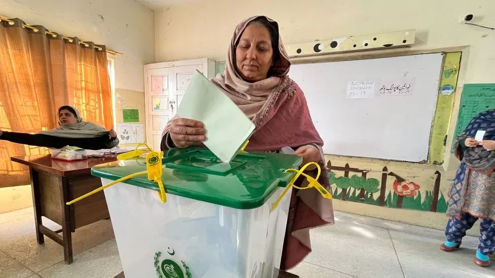 मतदान सुरु भएसँगै पाकिस्तानमा मोबाइल सेवा बन्द