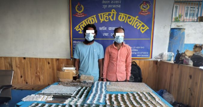 फर्पिङबाट लागुऔषध सहित दुई जना पक्राउ