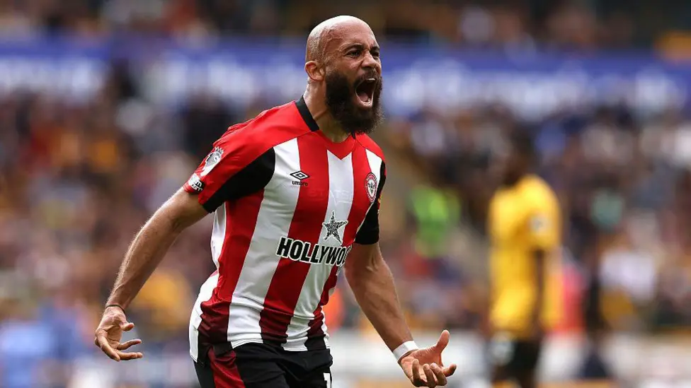 म्बुओमो ६५ मिलियन पाउण्डमा म्यानचेस्टर युनाइटेडमा अनुबन्धित हुने