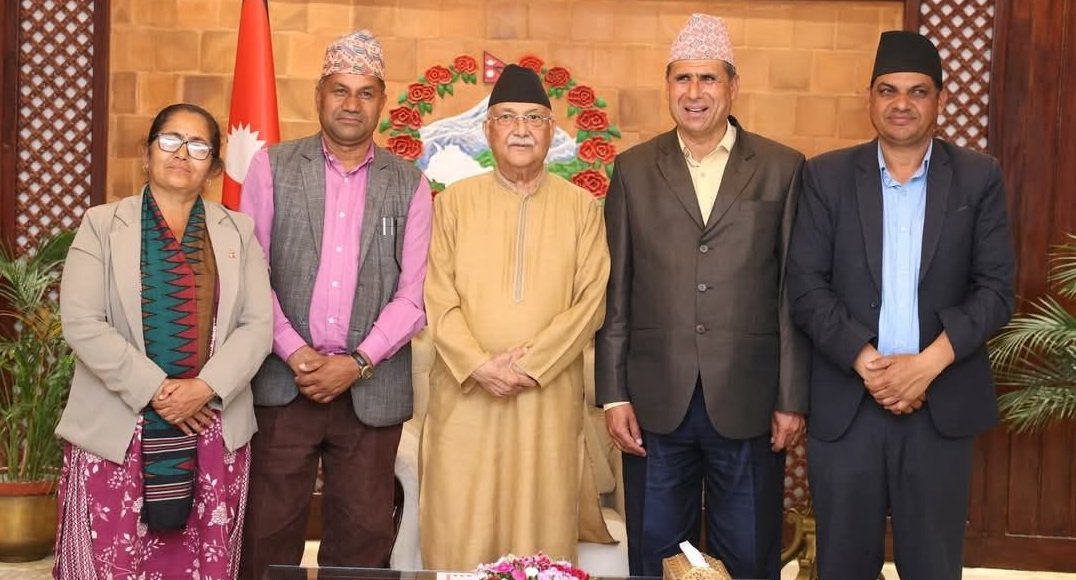   शिक्षकहरूको आन्दोलन आज पनि जारी रहने, प्रधानमन्त्रीसँगको भेटमा के भयो ?