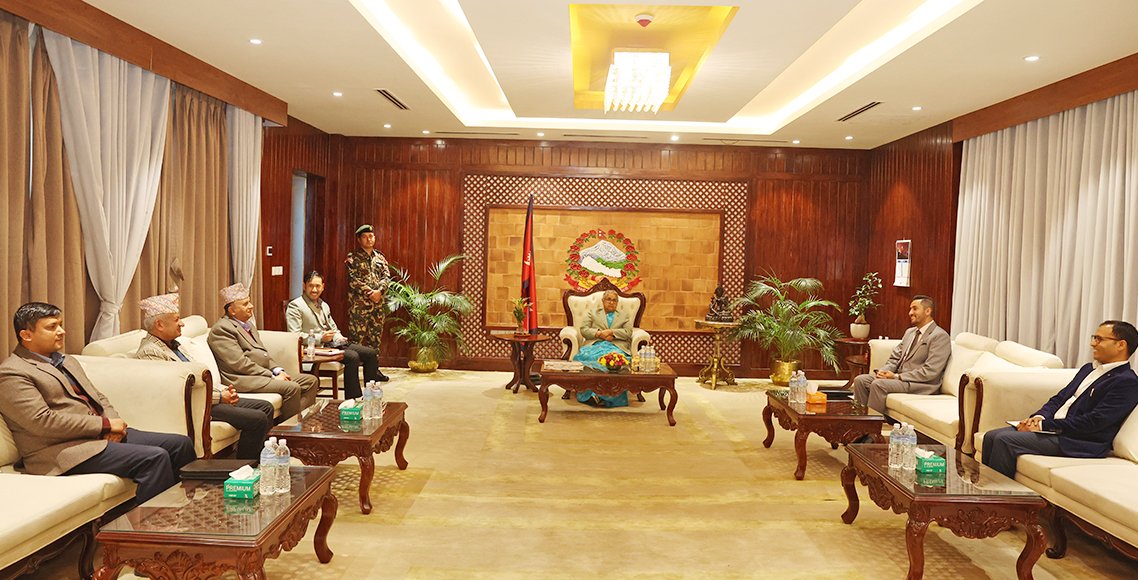   चुनावबारे एमालेका २ कन्सर्न, स्थानहदबारे मुन्टोमात्र हल्लाउँछिन् प्रधानमन्त्री !
