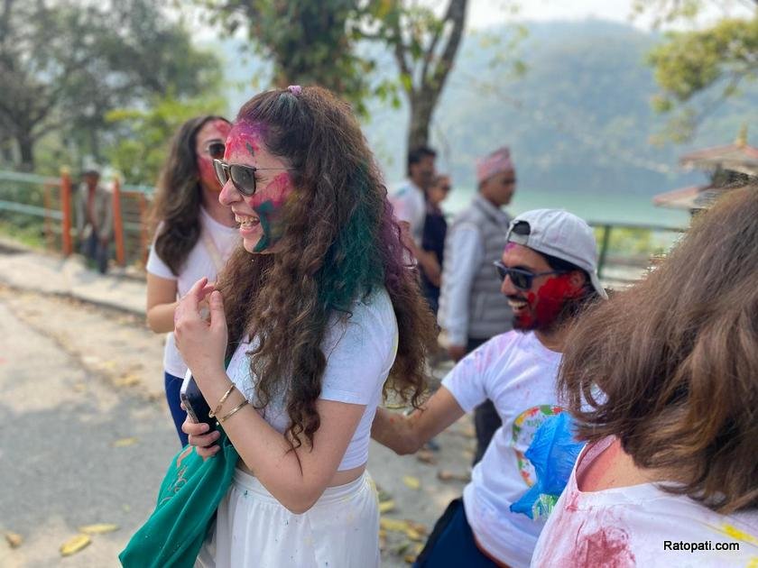 pokhara-holi-tourist (12)