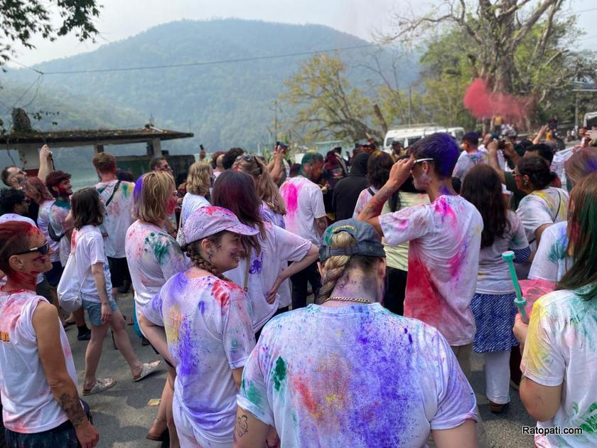 pokhara-holi-tourist (15)