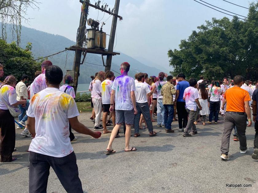 pokhara-holi-tourist (21)