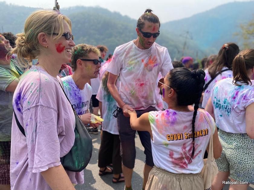 pokhara-holi-tourist (28)