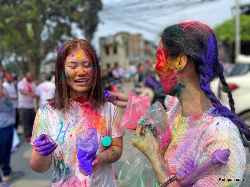 pokhara-holi-tourist (47)