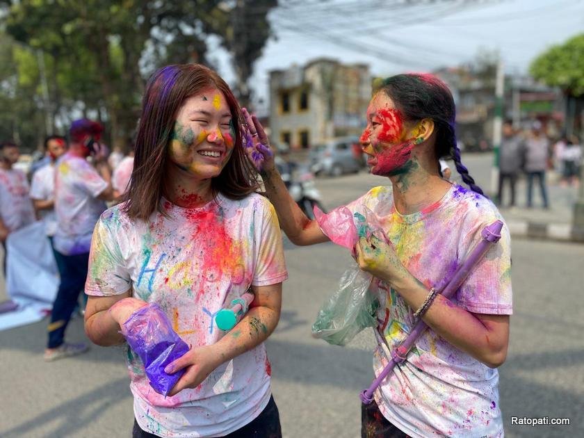 pokhara-holi-tourist (49)