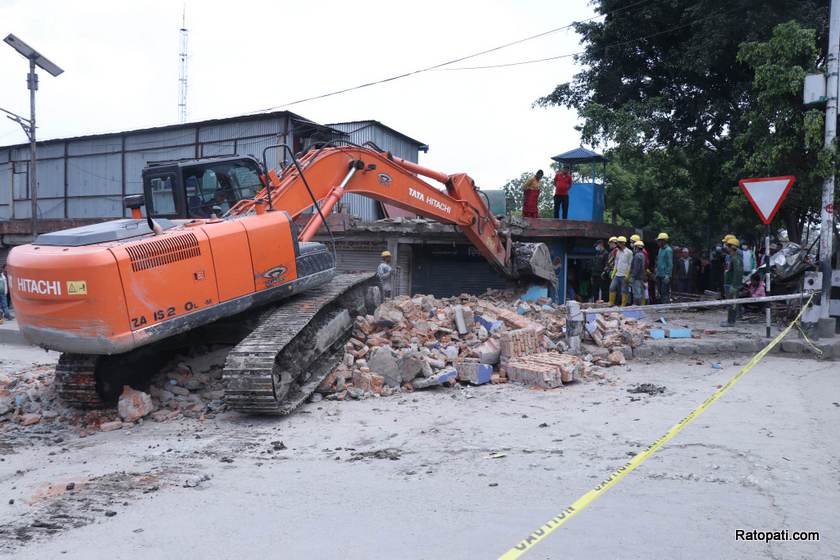 पुरानो बसपार्कस्थित प्रहरी बिटमा महानगरको डोजर