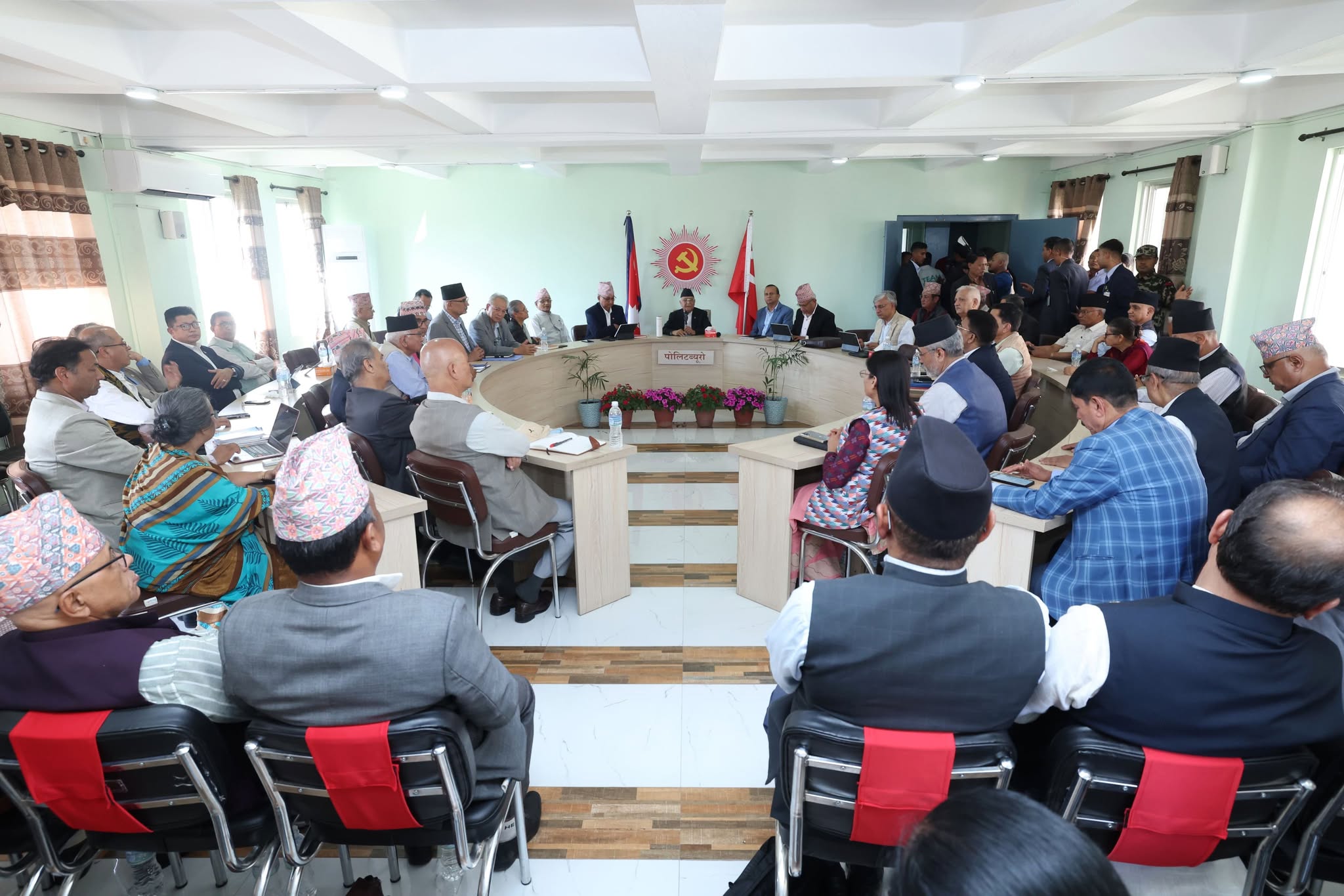   एमाले पोलिटब्युरो बैठक : विष्णु पौडेल र शंकर पोखरेलका प्रस्ताव प्रस्तुत