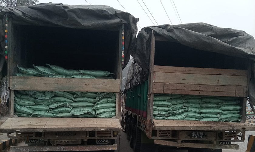 भारतबाट १३ वटा ट्रकमा ल्याइएका ५ हजार ४६० बोरा पोटास बरामद