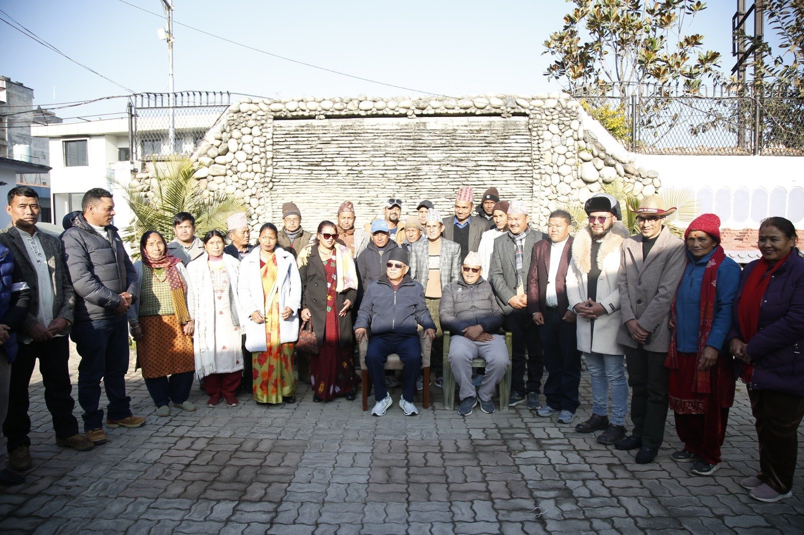 अपि हिमाल गाउँपालिकाको मुकामसम्म सडक विस्तारमा सहयोग गर्न अध्यक्ष प्रचण्डसँग आग्रह