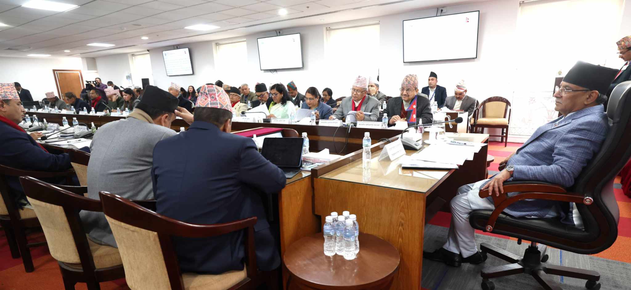   प्रधानमन्त्रीले सुरु गरे कार्यविस्तृतिकरण प्रतिवेदनको परिमार्जनका लागि उच्चस्तरीय छलफल