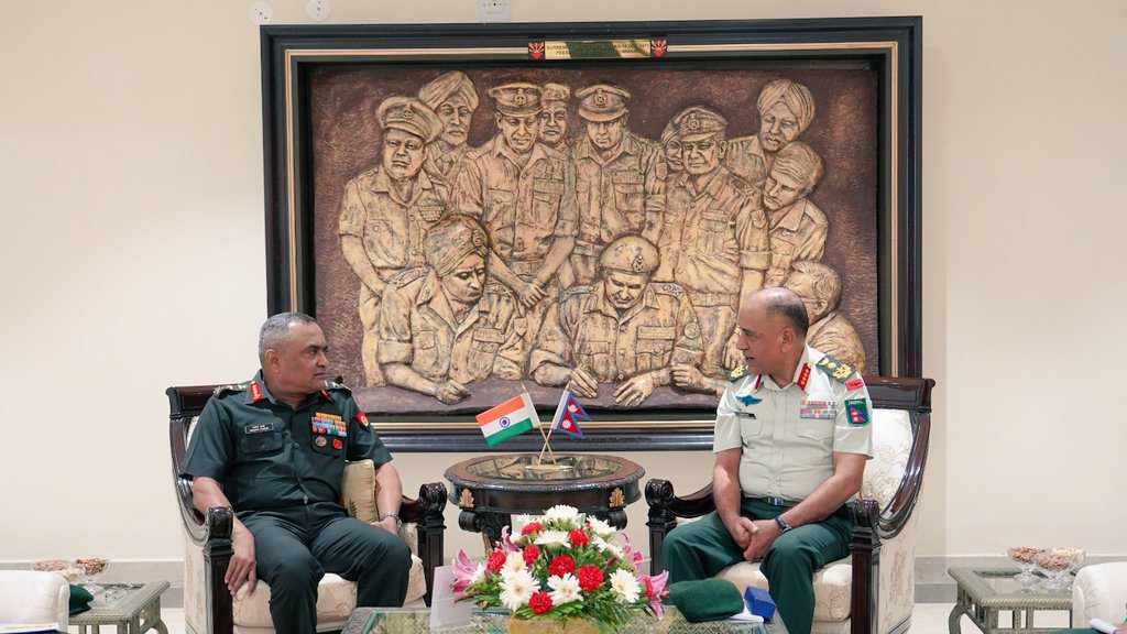 प्रधानसेनापति शर्मा र भारतीय सेना प्रमुख पाण्डेबिच भेटवार्ता