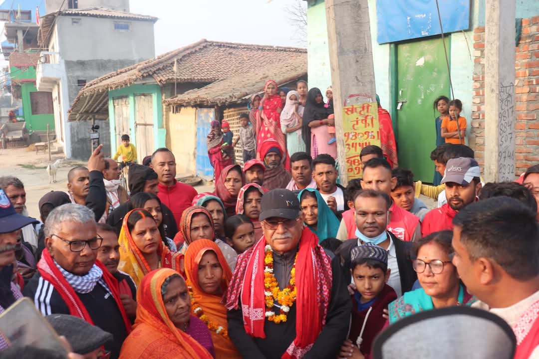   सर्लाहीमा प्रचण्ड : बिहानैदेखि कार्यकर्ता भेटघाट, यस्तो छ दिनभरको कार्यक्रम