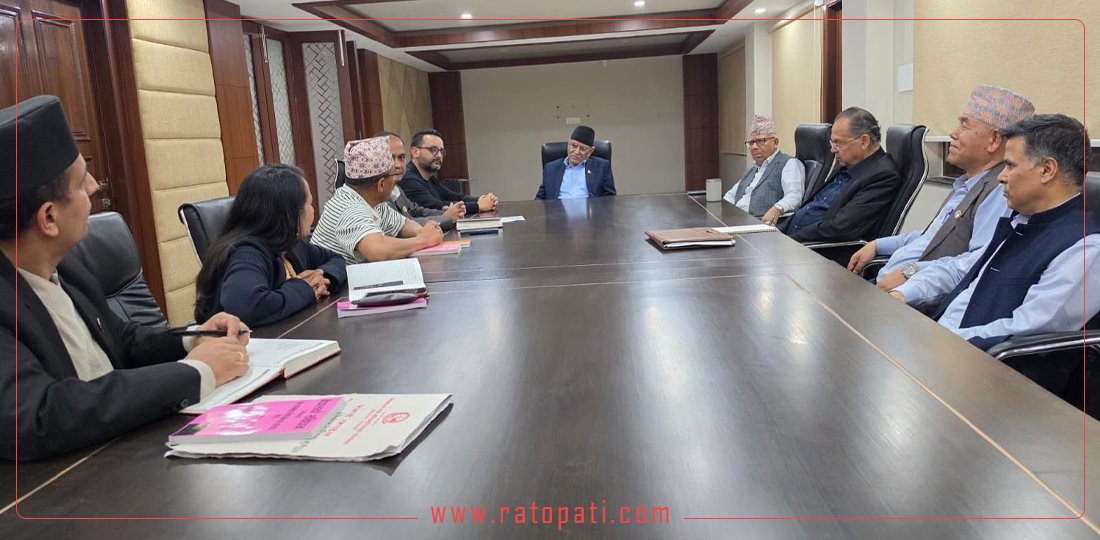 पूर्वप्रधानमन्त्रीत्रयसँग ‘संविधान संशोधन बहस पत्र