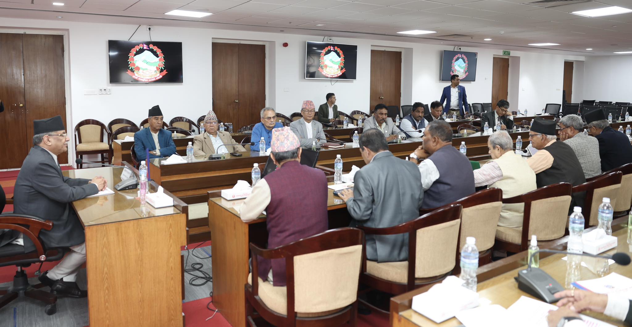   सरकारको नीति तथा कार्यक्रमबारे प्रधानमन्त्रीको ब्रिफिङ, नेताहरुसँग लिखित सुझाव माग