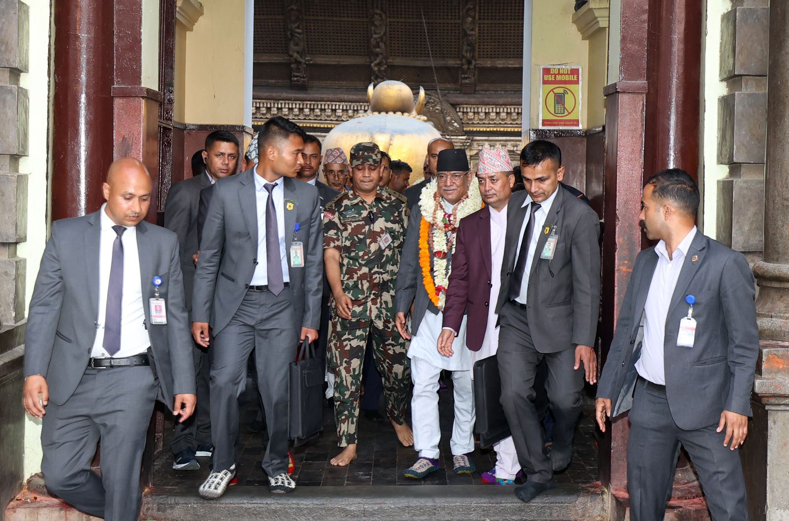 प्रधानमन्त्री प्रचण्डद्वारा पशुपतिनाथ मन्दिरको दर्शन