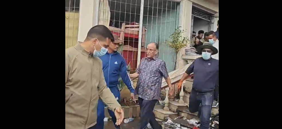 पार्टी कार्यालय पुगे प्रचण्ड