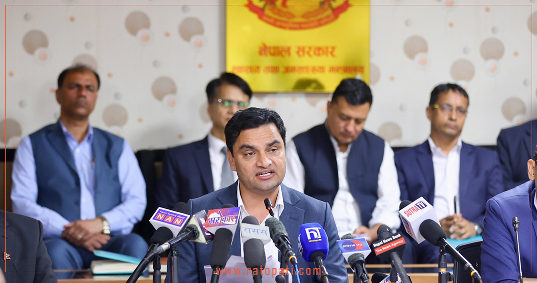   स्वास्थ्यमन्त्रीको एक वर्ष : बिमा सहज, जटिल रोगको उपचार निःशुल्क