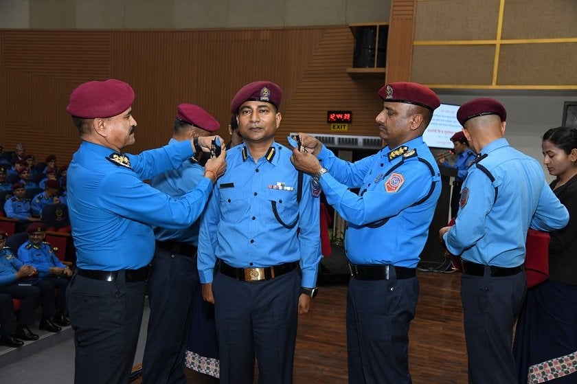 बढुवा भएका एसएसपी र एसपीहरूलाई दर्ज्यानी चिन्ह प्रदान