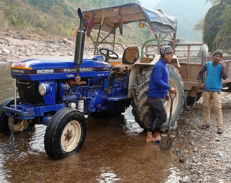पाल्पाका विभिन्न ठाउँमा नदीजन्य पदार्थको चोरी निकासी बढ्यो