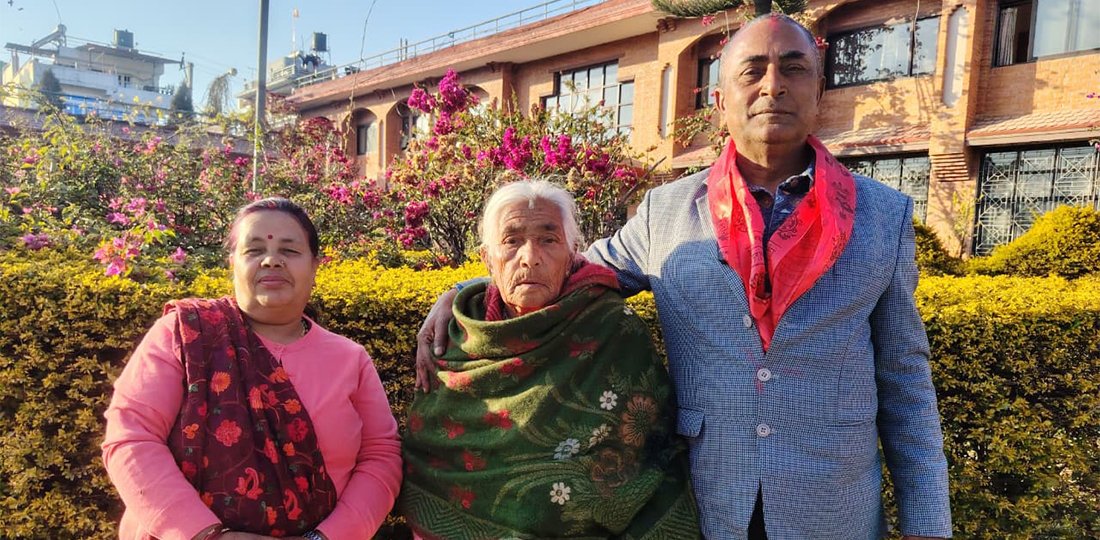   ८७ वर्षीय आमा लिएर पुगेका ढुंगेलको 'पारिवारिक उम्मेदवारी'