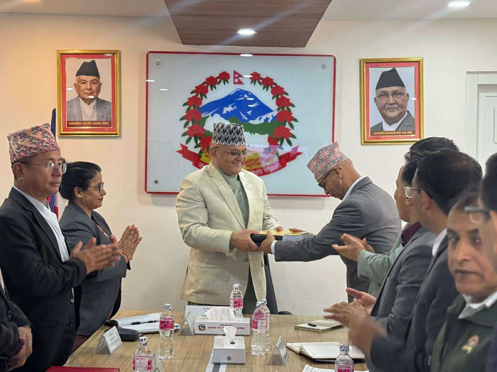 गण्डकीका दर्जनौँ कार्यालय खारेज गर्नुपर्ने अध्ययन समितिको सिफारिस, मुख्यमन्त्रीलाई बुझाइयो प्रतिवेदन