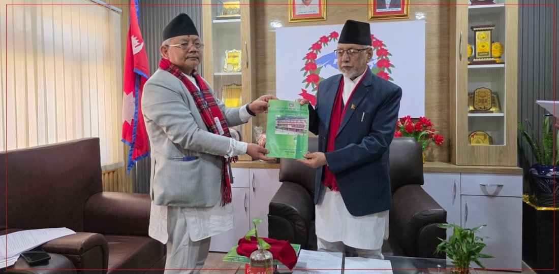 प्रदेश प्रमुखसमक्ष राष्ट्रिय प्राकृतिक स्रोत तथा वित्त आयोगको प्रतिवेदन पेस