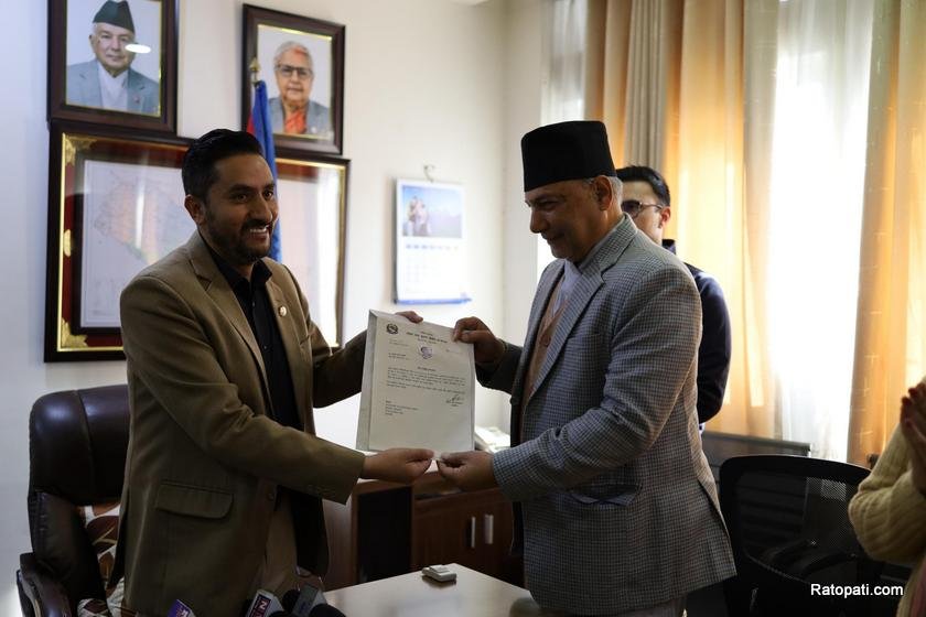   प्रेस काउन्सिल नेपालका अध्यक्ष आचार्यले बुझे पत्र