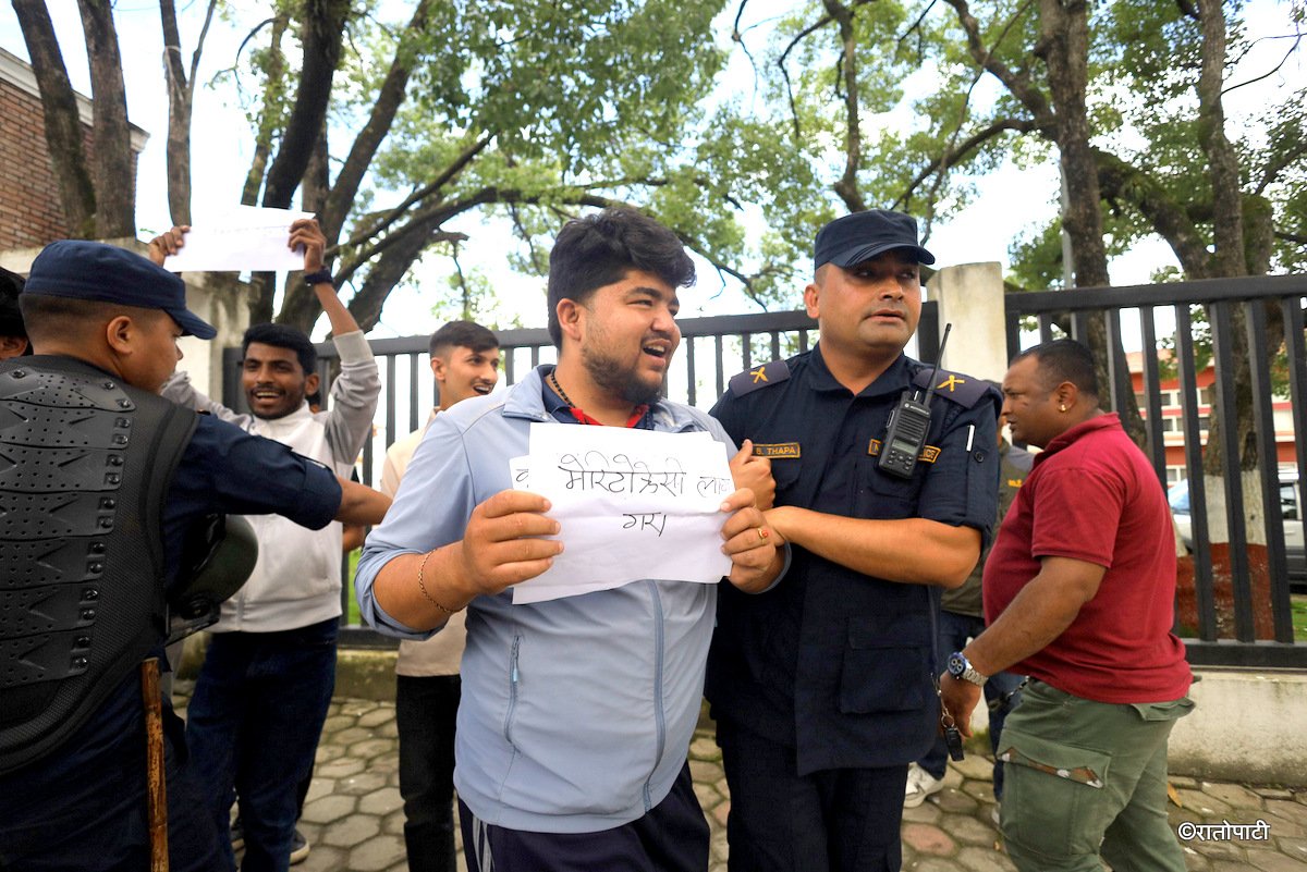 protest against sikshyamantri (3)