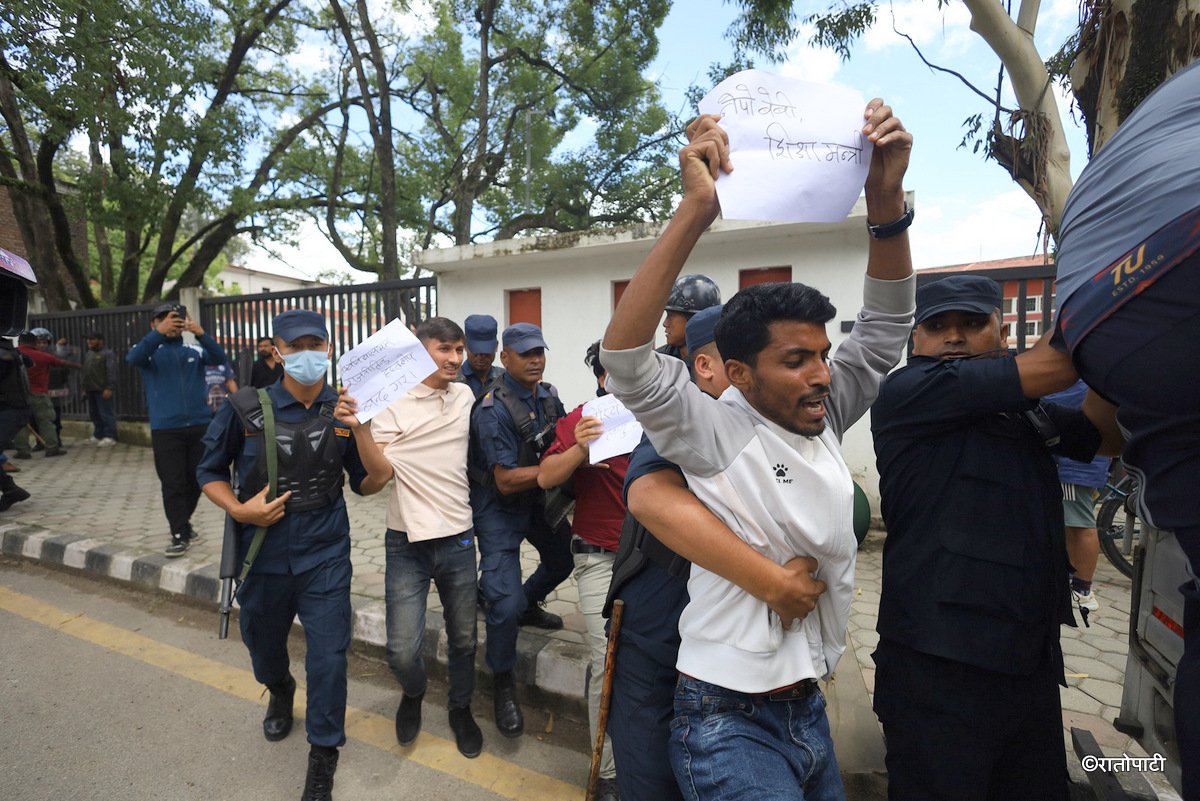 protest against sikshyamantri (7)