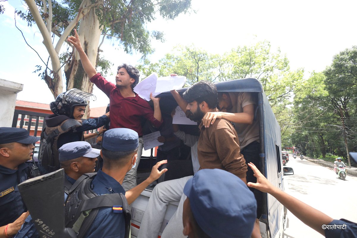 protest against sikshyamantri (9)