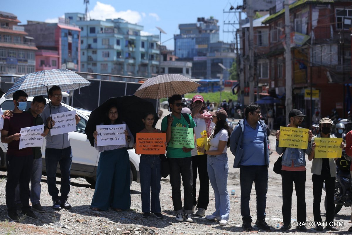 protest infront of bangladesh dutabas (2)