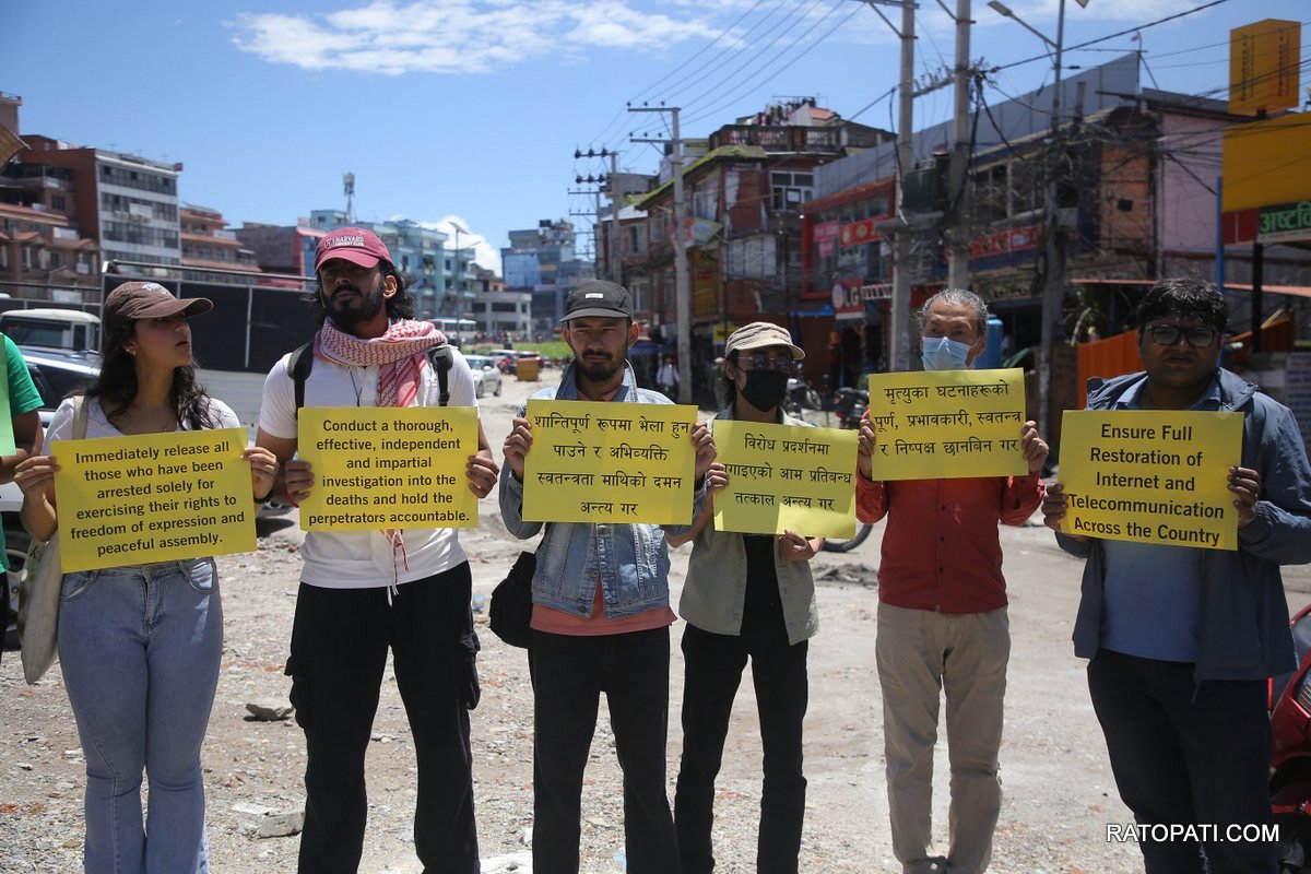 protest infront of bangladesh dutabas (3)