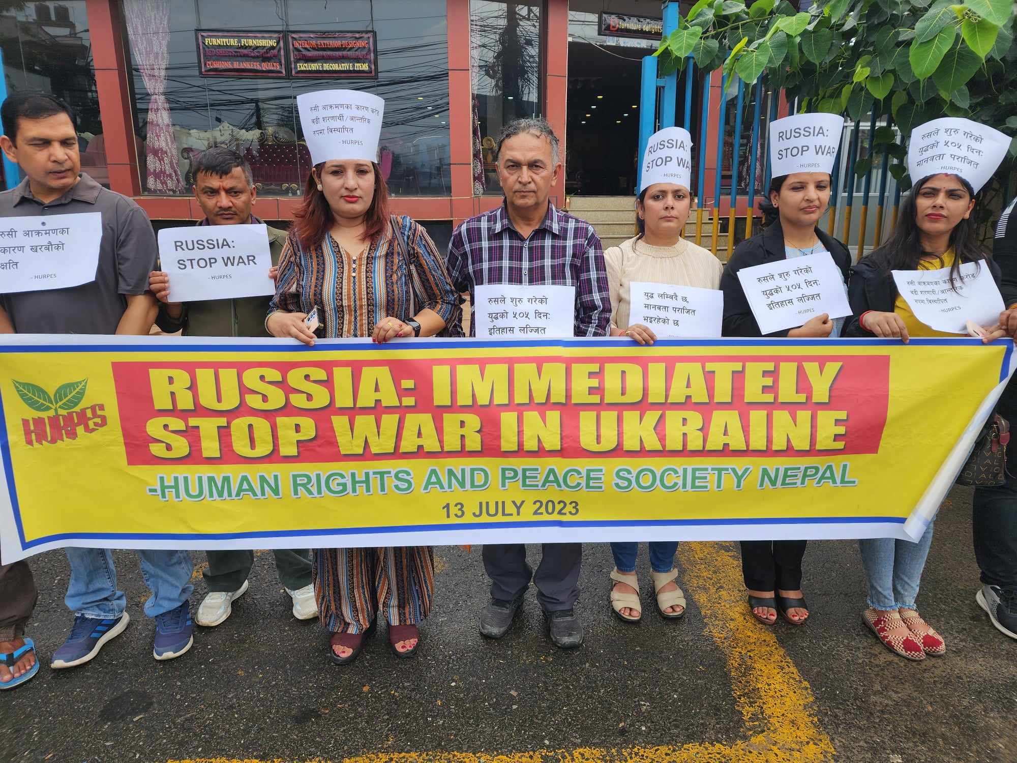 रुसी दूतावास अगाडि मानवअधिकारवादीको प्रदर्शन
