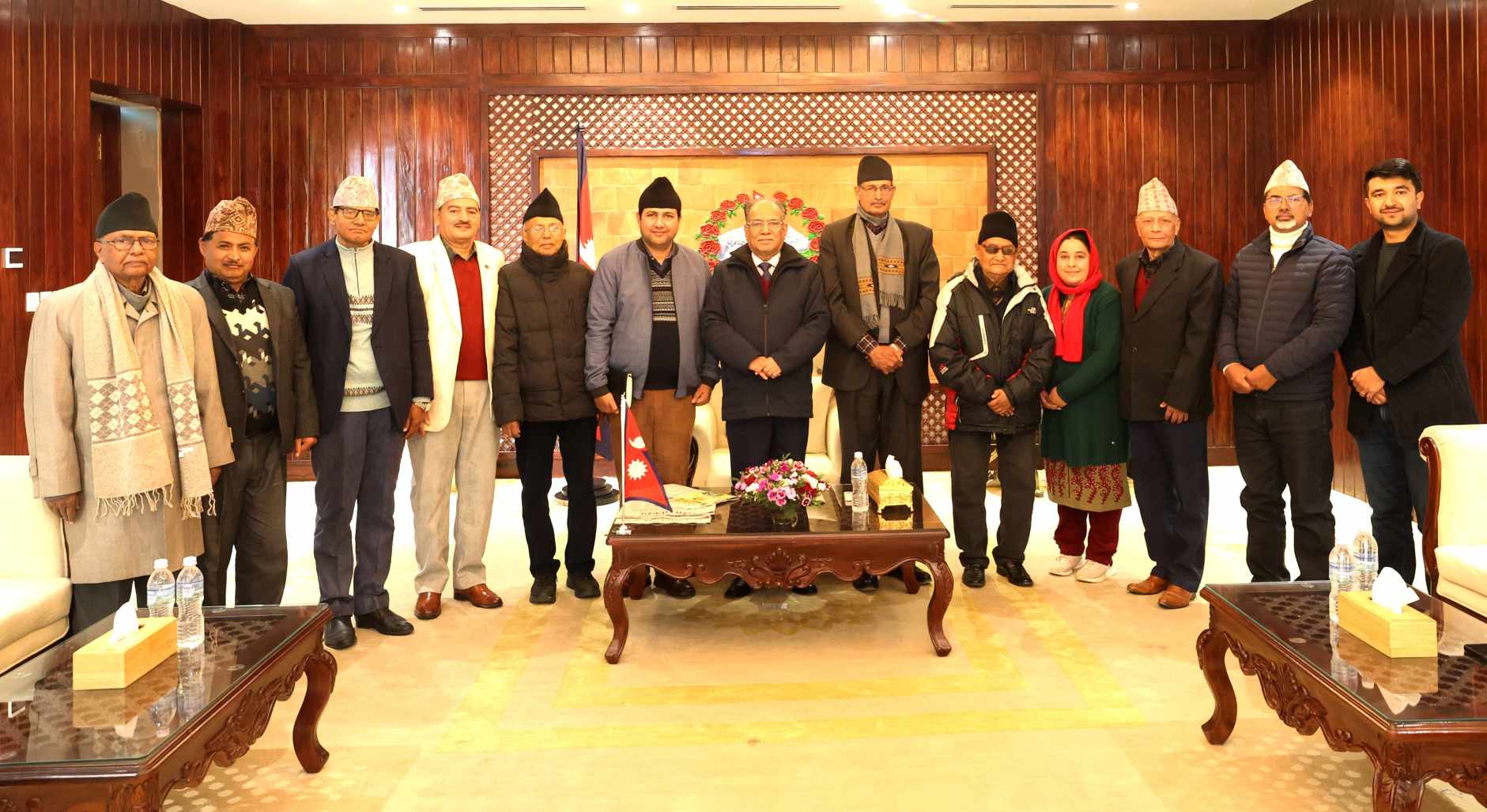   पूर्वन्यायाधीशसँग प्रधानमन्त्री : संविधानको पालना हाम्रो दायित्व हो