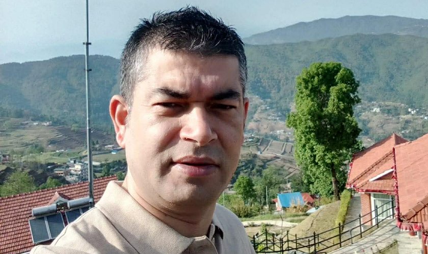 कविता: पक्ष र विपक्षमा कीर्तिपुरको मैदान