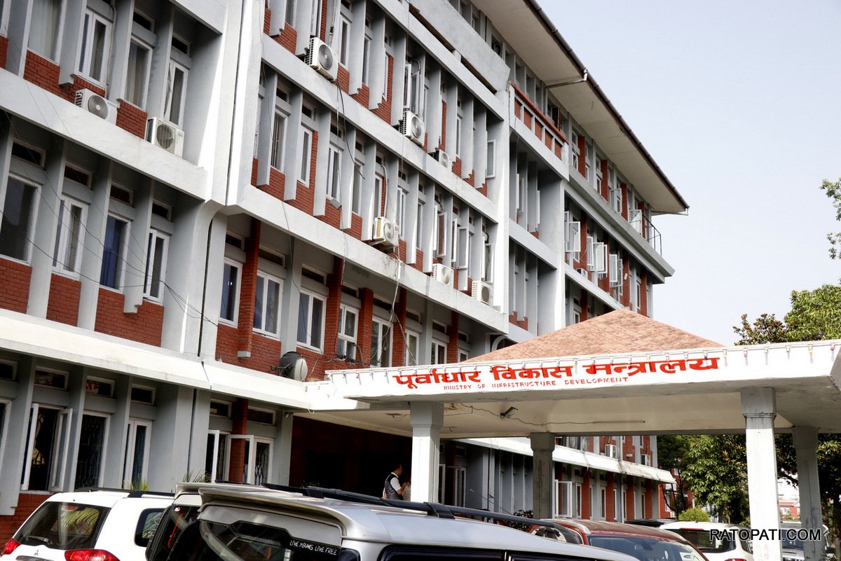 आवेदन खुलाएको झन्डै एक वर्षपछि विशिष्ट संरचना सञ्चालन विकास समितिको कार्यकारी निर्देशकमा तीन जनाको नाम सिफारिस