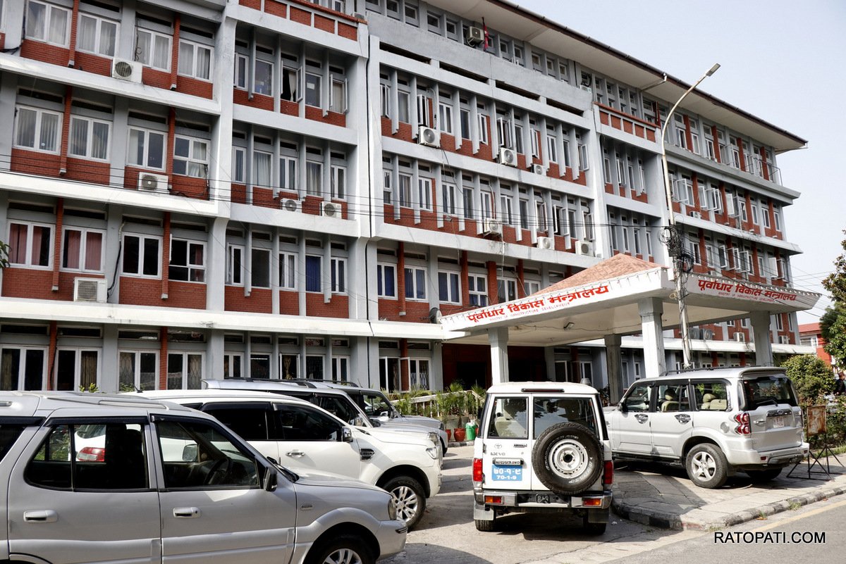 निर्वाचन क्षेत्र रणनीतिक सडकका लागि दुई अर्ब