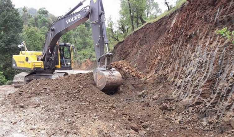   ठेक्का रद्दको चेतावनीपछि काममा फर्किए ठेकेदार
