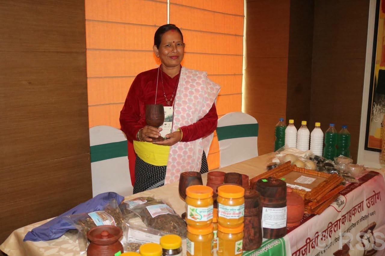 काष्ठकलाकी सफल उद्यमी विष्णुकुमारीको प्रेरणादायी यात्रा