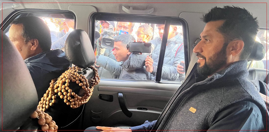   रविलाई प्रश्न : बालेनले लौरो टेक्छन् कि घण्टी बजाउँछन् ?