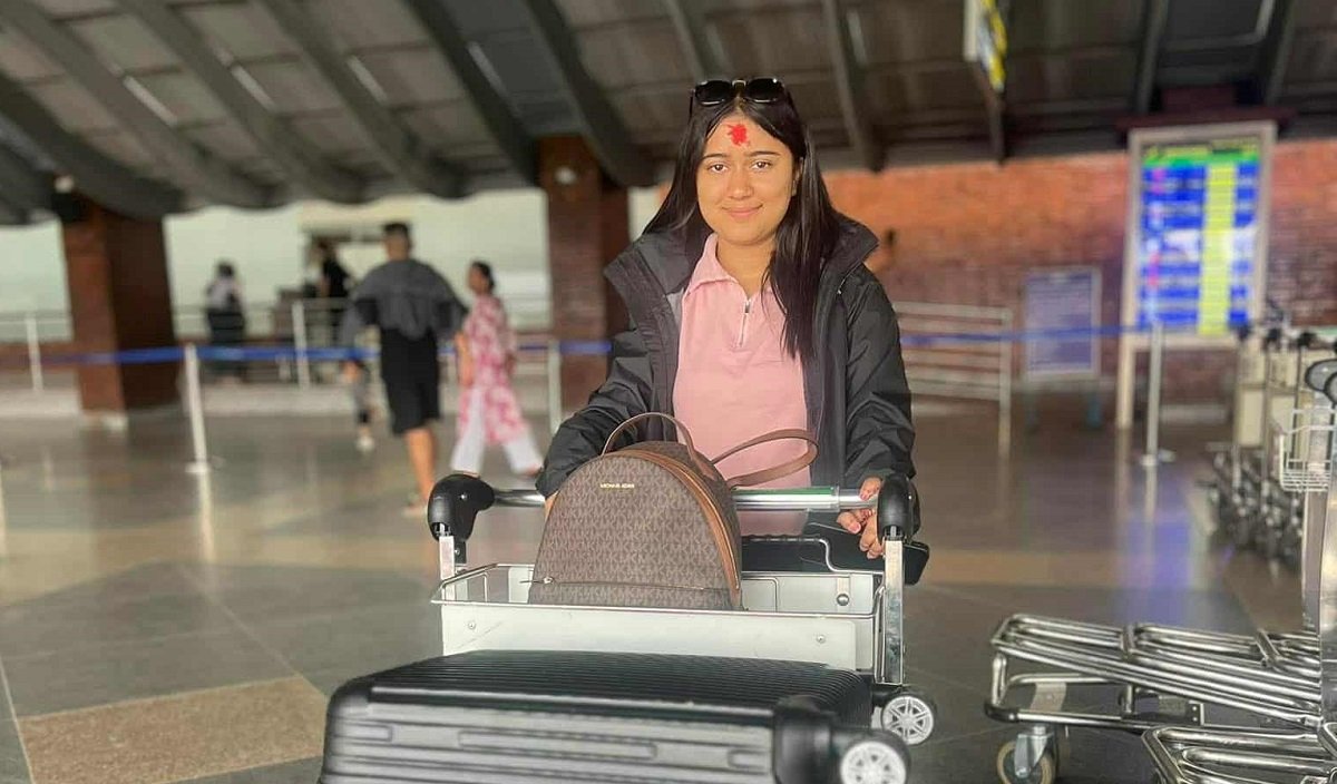   साङ्गीतिक प्रस्तुतिका लागि युरोप उडिन् रचना