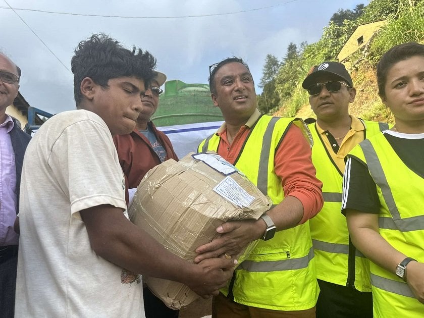 एनआरएनएद्वारा काभ्रेका बाढी तथा पहिरो प्रभावित ४०१ परिवारलाई राहत वितरण