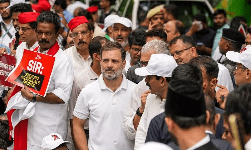   राहुल, प्रियंकालगायत विपक्षी सांसदहरू पक्राउ